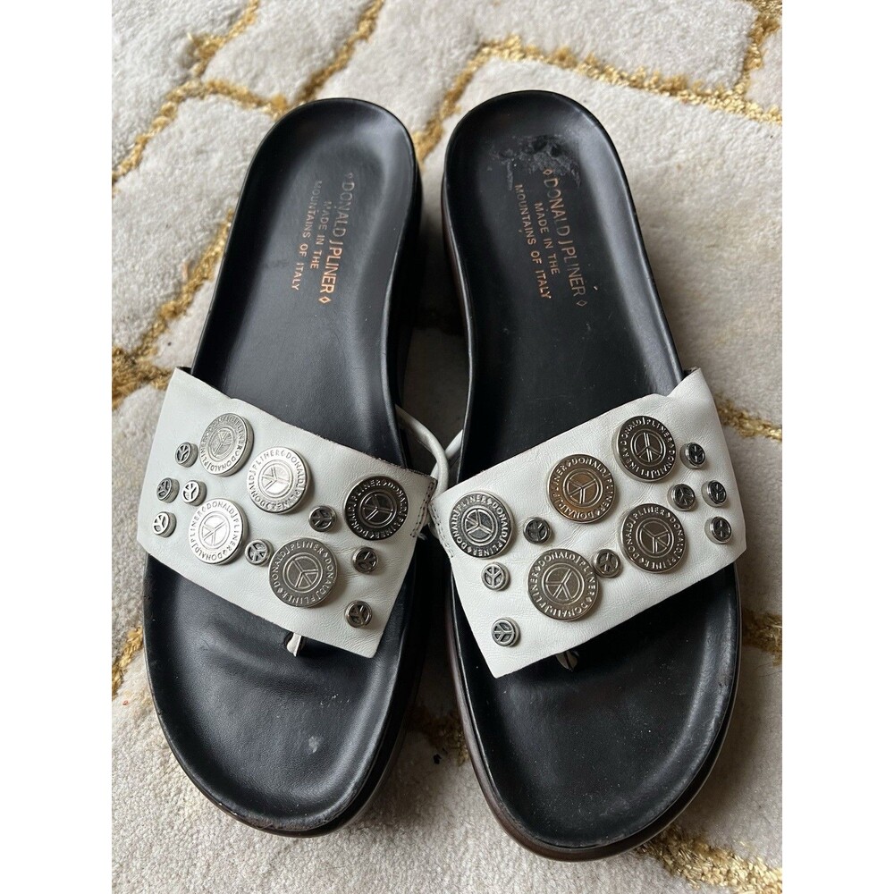Donald J Pliner Fifi SP4 Slide Sandal Peace Medallion White Leather Sz 9 Rare